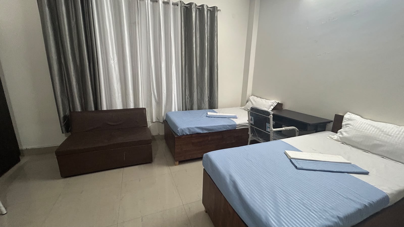 Executive double sharing room at Premium Stayz PG