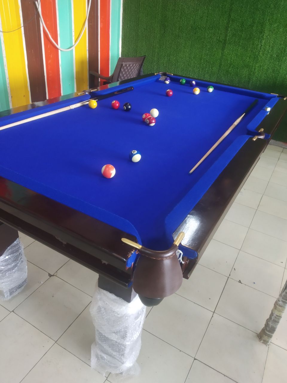 Game zone with pool table