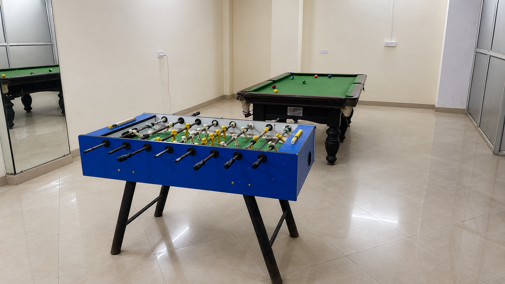 Game zone with pool table